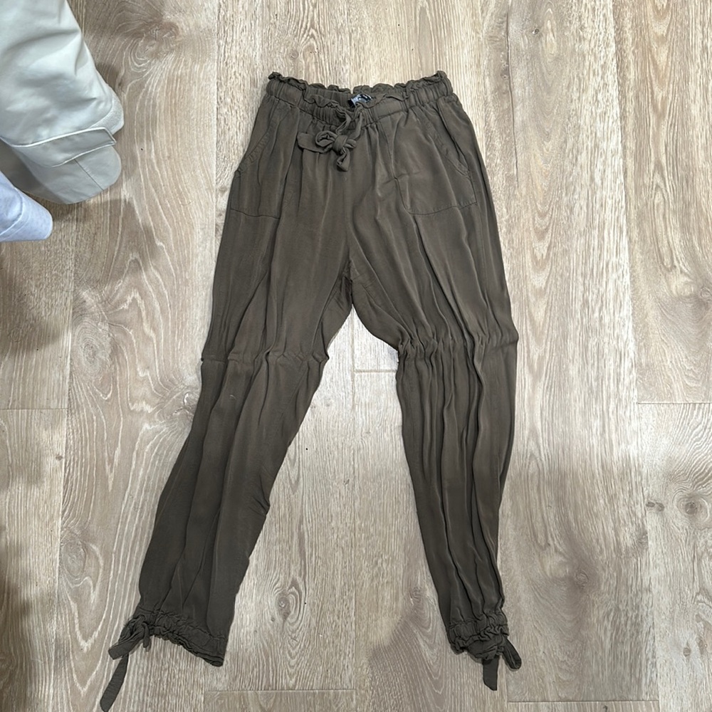 Lulus olive joggers